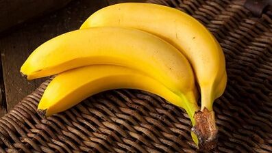 mască facială de întinerire cu banane